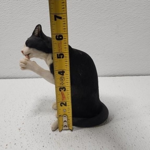Vintage Black & White Cat Sculpture by Country Artist-Very Realistic Home Decor - Picture 8 of 9